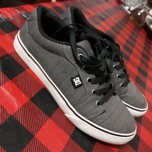 Like new dc shoes